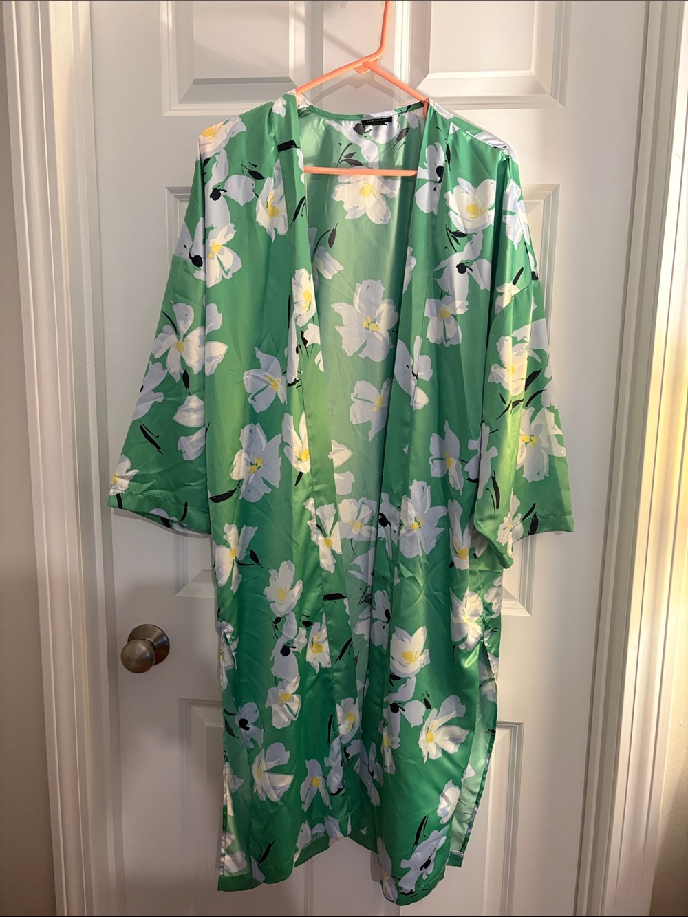 Ann Taylor Green and White Floral Satin Kimono